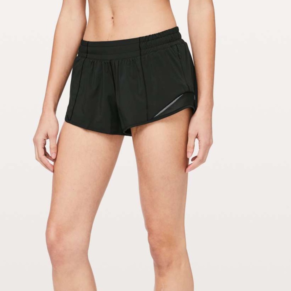 Lululemon Hotty Hot Short II *2.5" Black | SIZE: 8 y’all